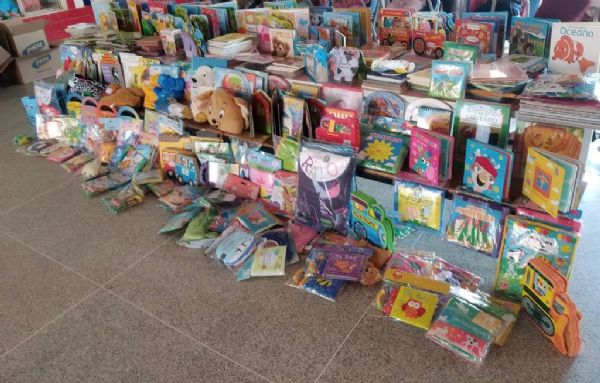 Municpio compra livros para rede municipal de ensino