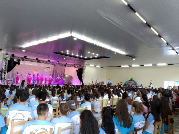 Alunos da rede municipal assistem apresentao de Ballet