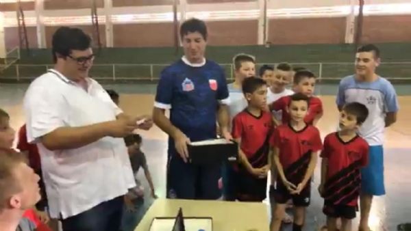 Sorteados 40 alunos da Escolinha Salto Furaco Futsal para assistir jogo do Athletico-PR em Curitiba