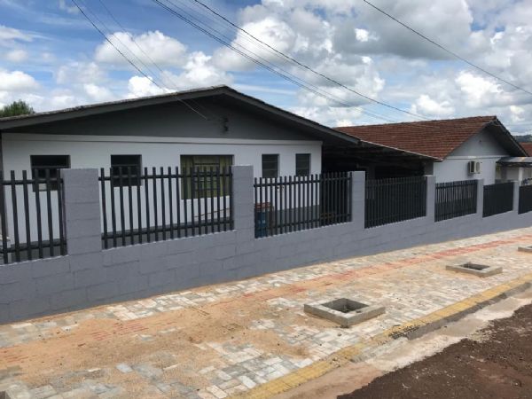 Escolas de Salto do Lontra recebem melhorias