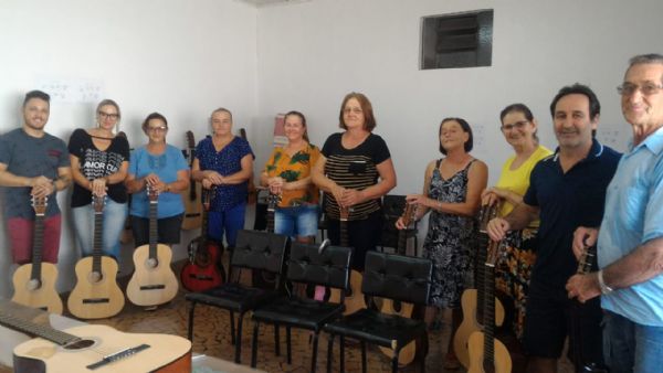 Curso de violo e msica para adultos