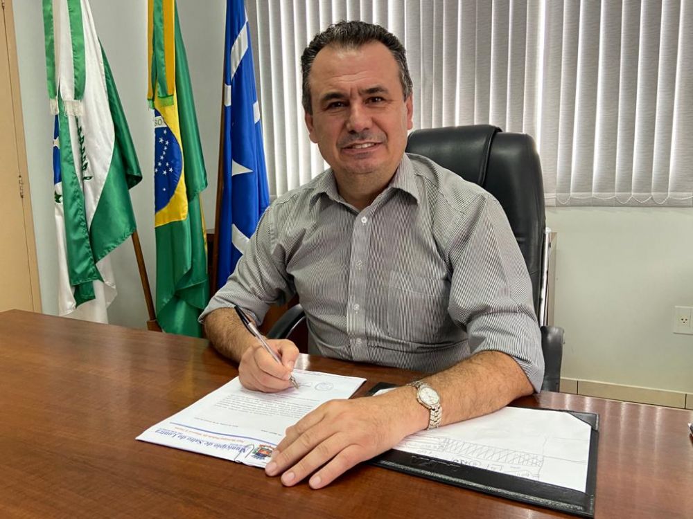 Prefeito Fernando Cadore assina decreto que dispe sobre ponto facultativo